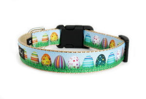 The back of the Eggcellent Dog Collar, displaying the pattern repeating itself along the length of the collar.