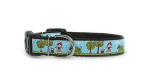 Side view of the Little Red Riding Hood Dog Collar, showing the pattern repeating along the collar